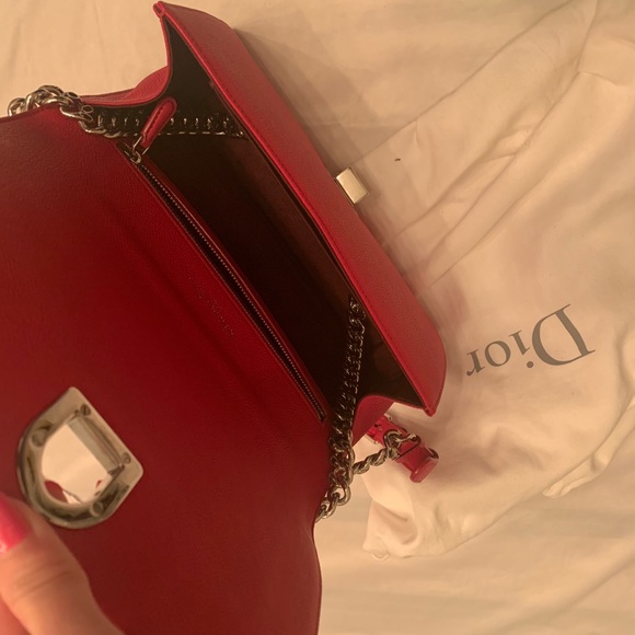 Diorama flap bag in bright red grained calfskin - Picture 2 of 5